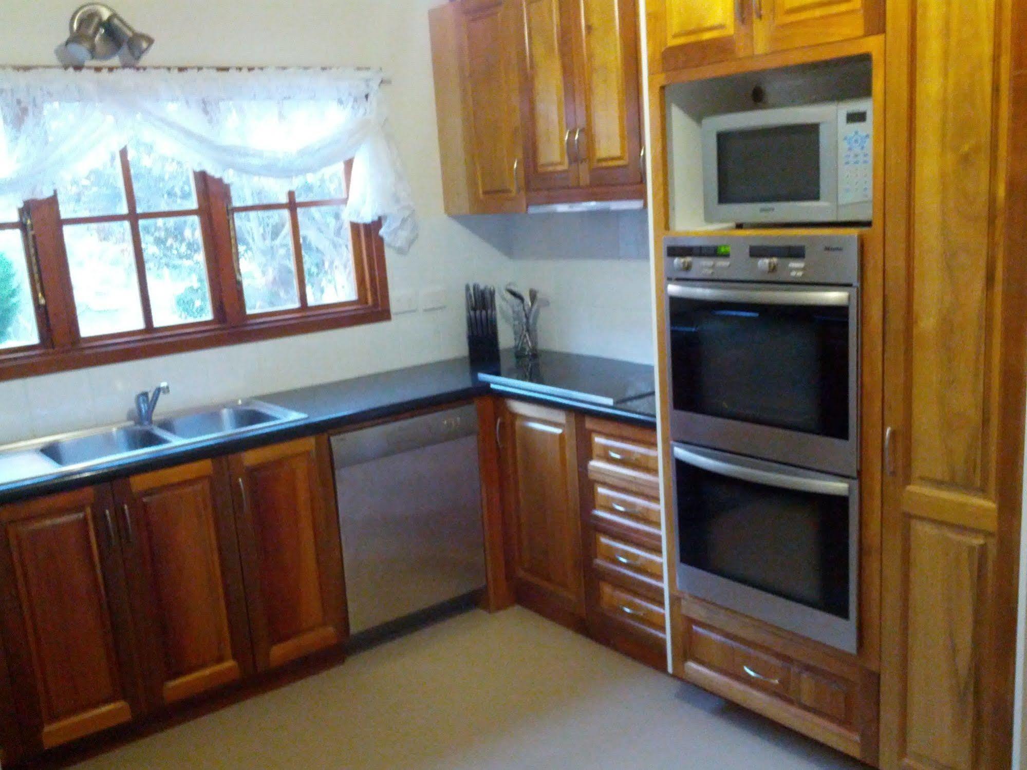 Cedar Cottages Blackmans Bay Экстерьер фото